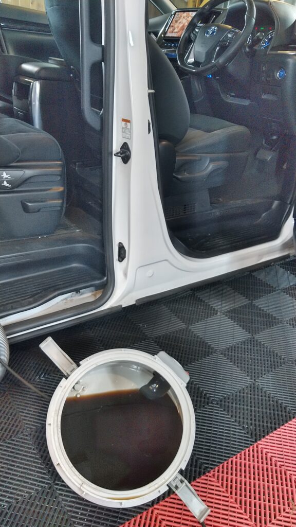 ヴェルファイア　飲み物大量こぼしルークリ♪